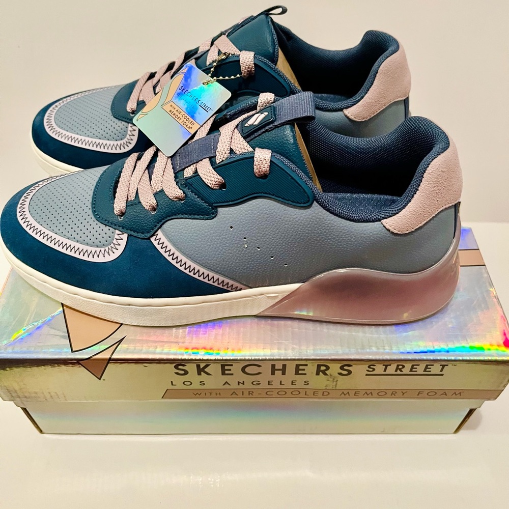 Sketchers Double Blocked Up Women’s Leather Lifestyle Boots.